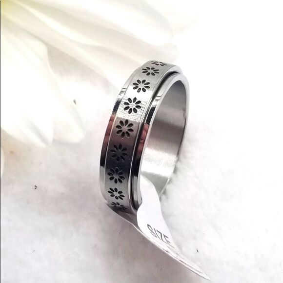 Stainless steel flower fidget spinners ring size 9 - Picture 2 of 2